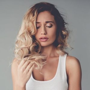 Proteger el pelo en verano. Trucos y consejos para mantenerlo sano